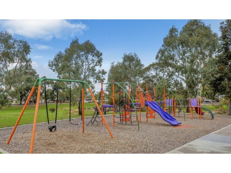 39 Fleming Crescent, Mansfield Park SA 5012