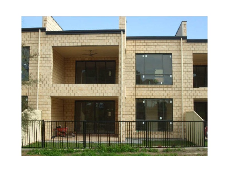 2,3/3 Carnoustie Crescent, West Lakes SA 5021