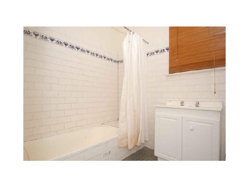 64 Seventh Avenue, St Peters SA 5069