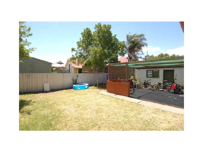 64 Seventh Avenue, St Peters SA 5069