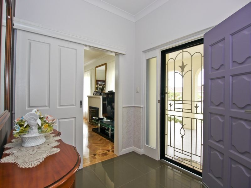 10 Lochside Drive, West Lakes SA 5021