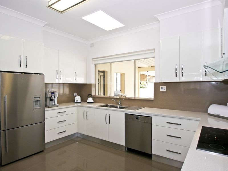 10 Lochside Drive, West Lakes SA 5021