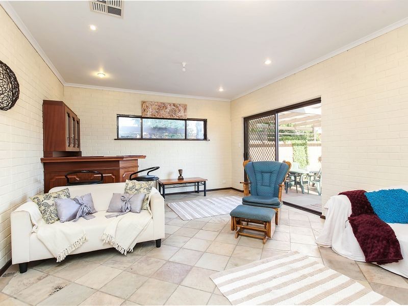 17 Maramba Avenue, West Lakes SA 5021