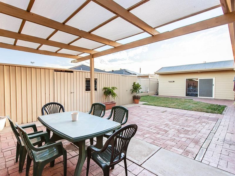 17 Maramba Avenue, West Lakes SA 5021