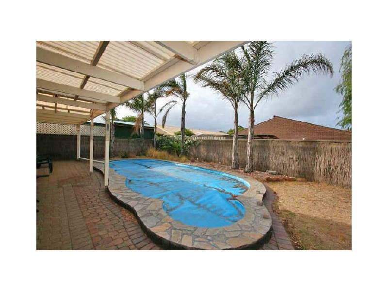 12 Thiele Crescent, West Lakes Shore SA 5020
