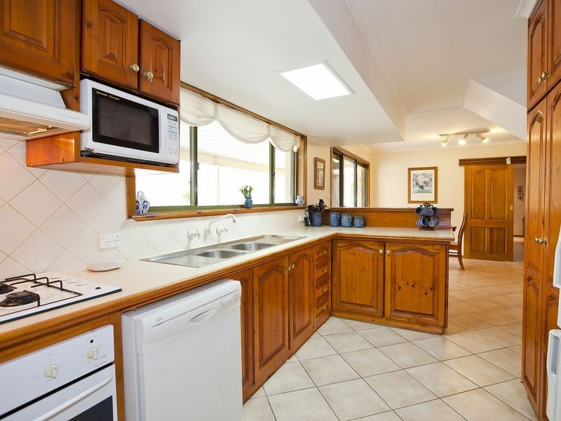 11 Ashburton Avenue, West Lakes Shore SA 5020
