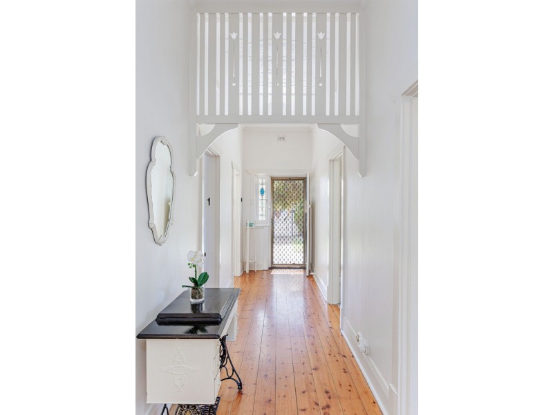2 Selkirk Avenue, Seaton SA 5023