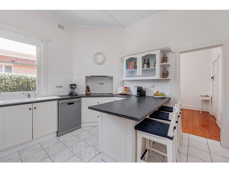 2 Selkirk Avenue, Seaton SA 5023