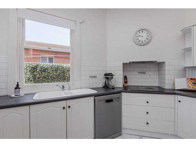 2 Selkirk Avenue, Seaton SA 5023