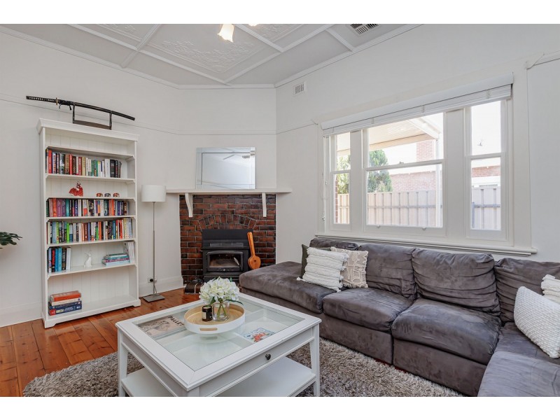 2 Selkirk Avenue, Seaton SA 5023