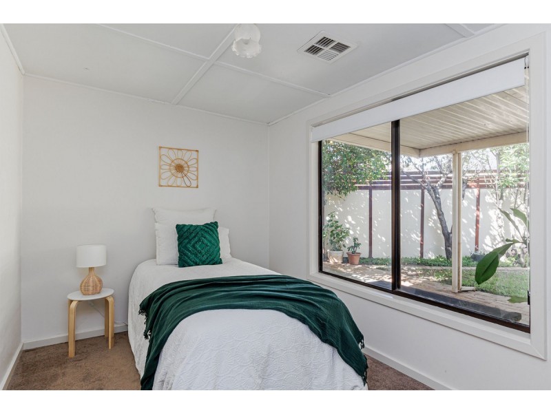 2 Selkirk Avenue, Seaton SA 5023