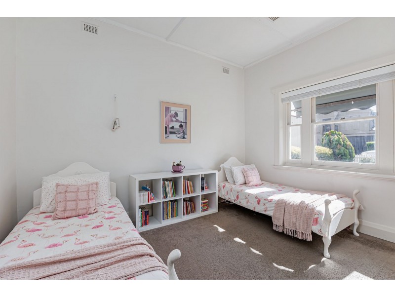 2 Selkirk Avenue, Seaton SA 5023