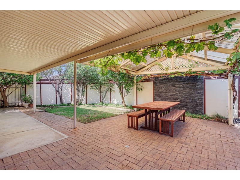2 Selkirk Avenue, Seaton SA 5023