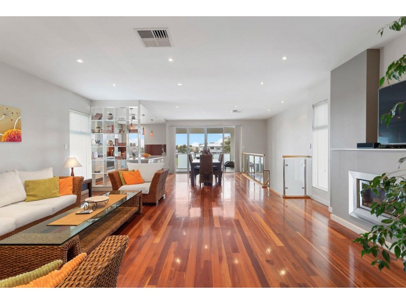 9A Nambour Crescent, West Lakes Shore SA 5020