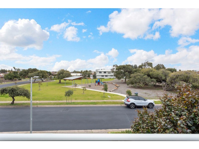9A Nambour Crescent, West Lakes Shore SA 5020