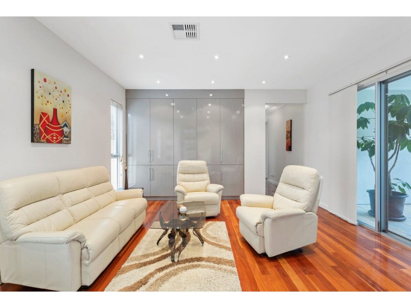 9A Nambour Crescent, West Lakes Shore SA 5020