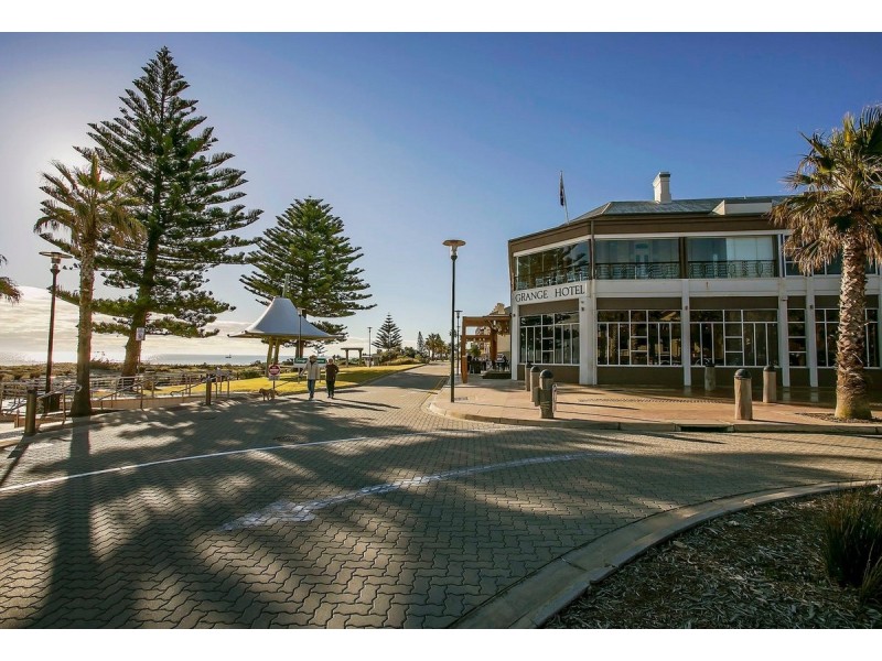 2/576 Seaview Road, Grange SA 5022