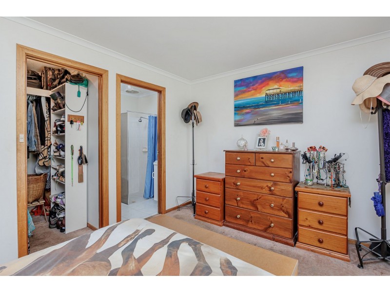 7 Farncomb Road, Fulham SA 5024