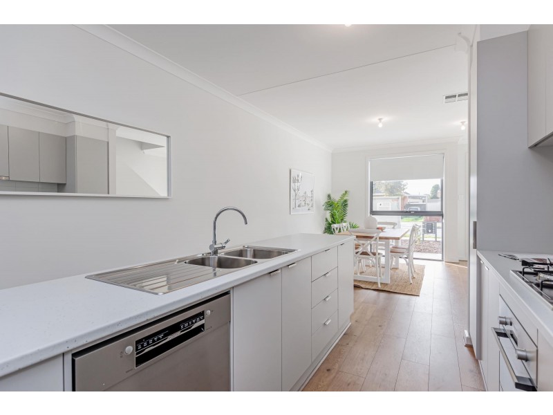 10 Fourth Avenue, Seaton SA 5023