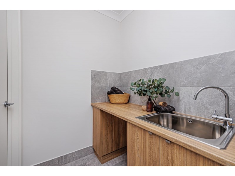 10 Fourth Avenue, Seaton SA 5023