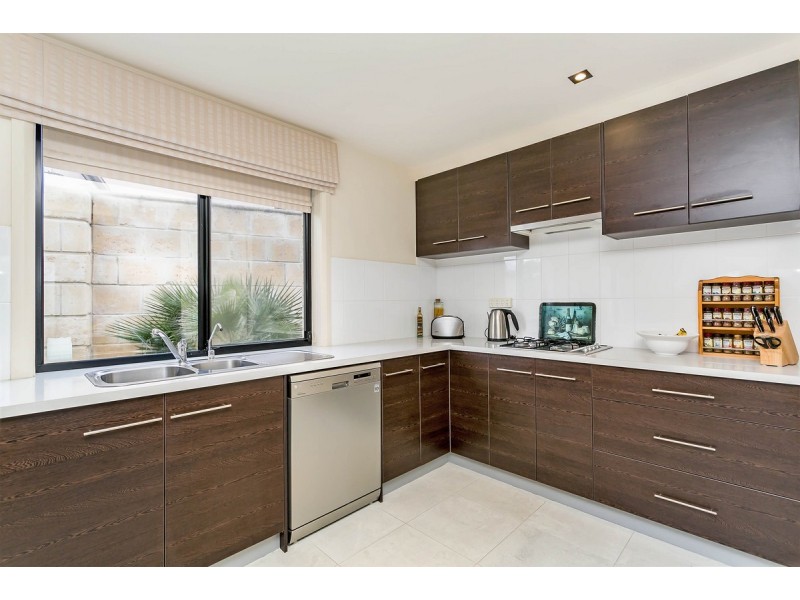 21 Boyd Crescent, West Lakes Shore SA 5020