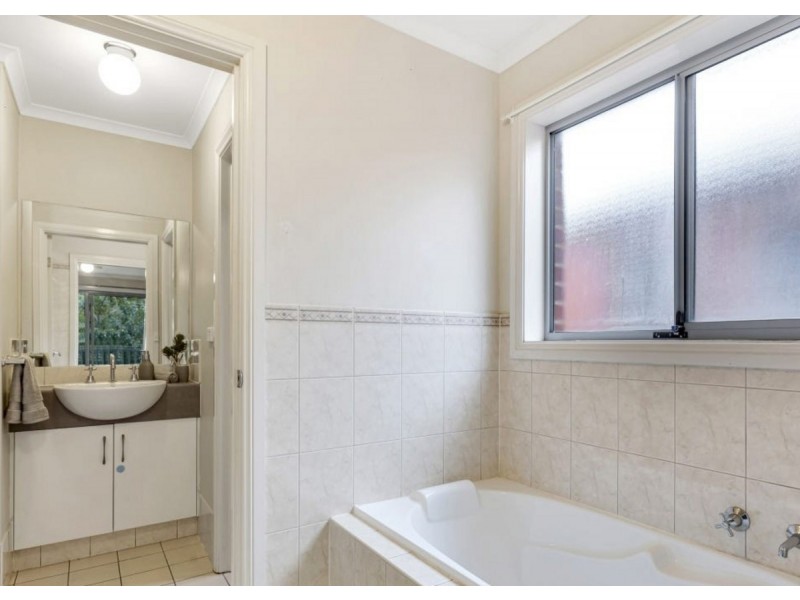 39 Fleming Crescent, Mansfield Park SA 5012