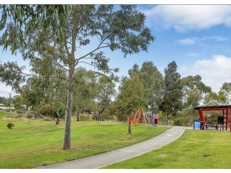 39 Fleming Crescent, Mansfield Park SA 5012
