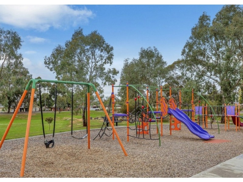 39 Fleming Crescent, Mansfield Park SA 5012