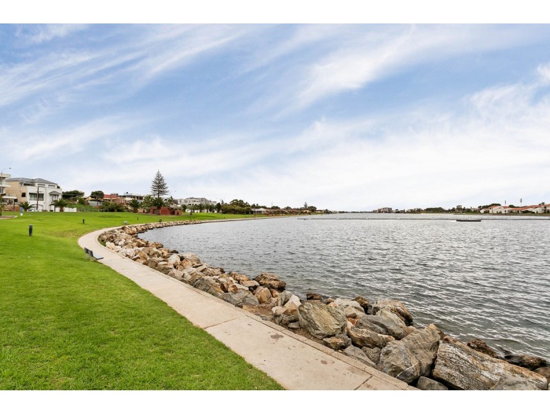 4/242 Trimmer Parade, West Lakes SA 5021