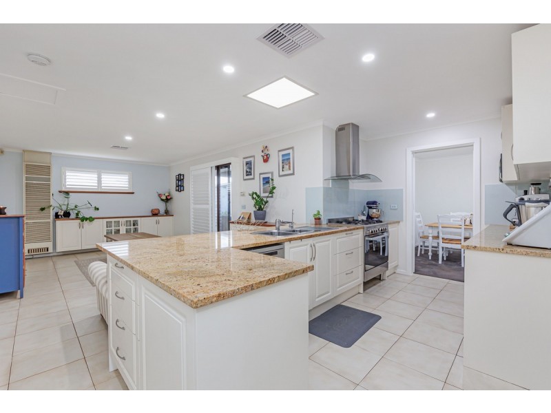 2 Graywood Court, North Haven SA 5018