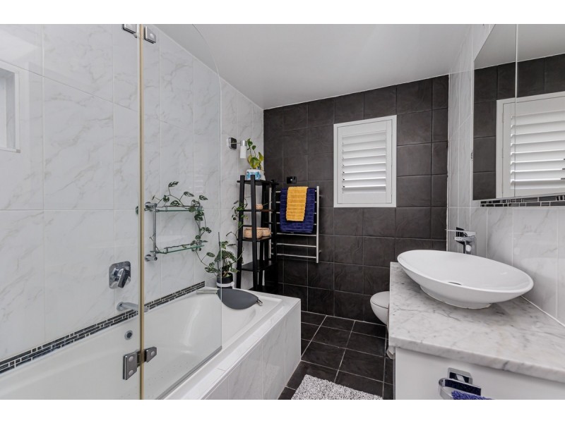 2 Graywood Court, North Haven SA 5018