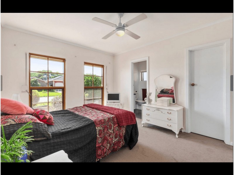 8 Birkdale Grove, West Lakes SA 5021