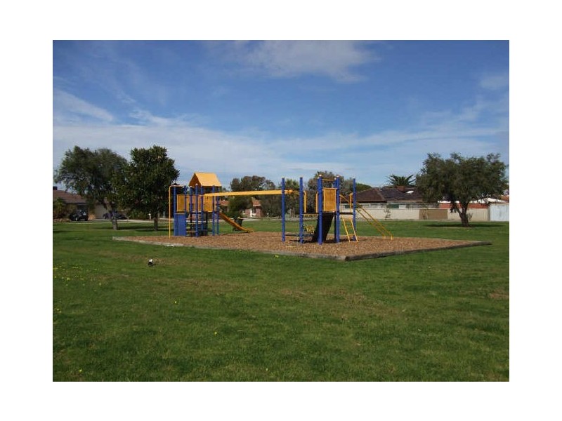 9 Dolphin Terrace, West Lakes Shore SA 5020