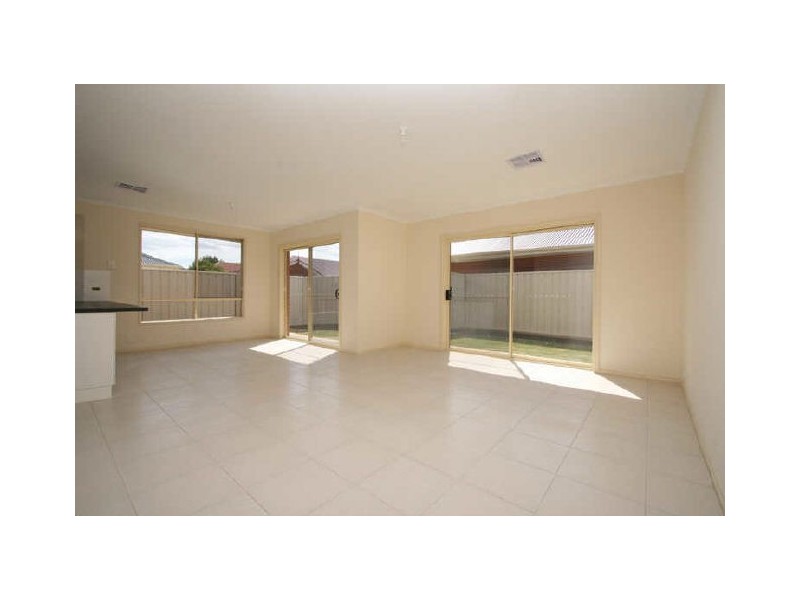 31 Dehaviland Avenue, Hendon SA 5014