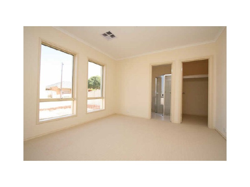 31 Dehaviland Avenue, Hendon SA 5014