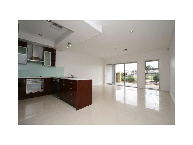 8 Pine Ct, Mawson Lakes SA 5095