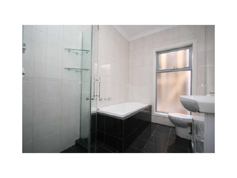8 Pine Ct, Mawson Lakes SA 5095