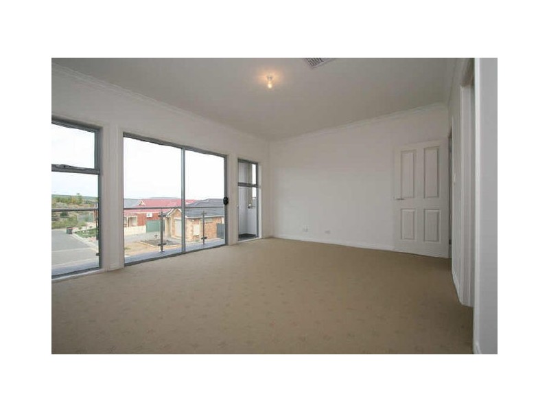 8 Pine Ct, Mawson Lakes SA 5095