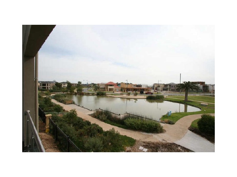 8 Pine Ct, Mawson Lakes SA 5095