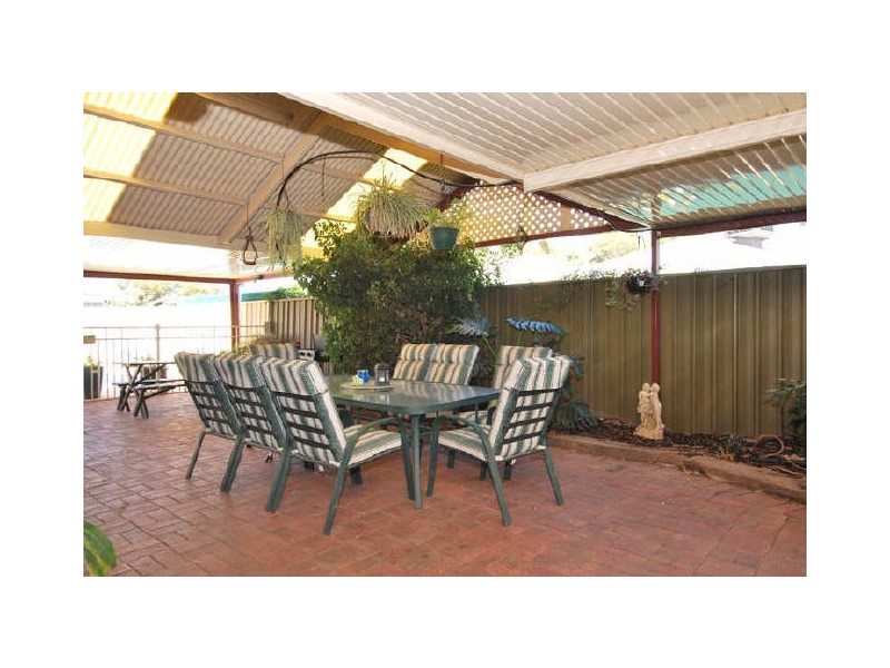 11 Fonda Crt, Paralowie SA 5108