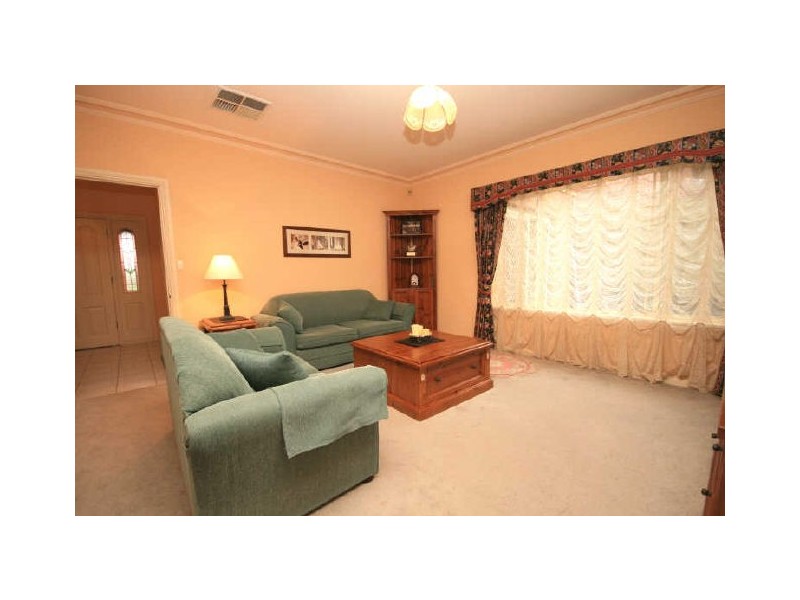 4 Meadow Lane, Gulfview Heights SA 5096