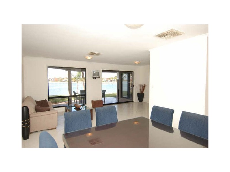 42 McDonald Grove, West Lakes SA 5021