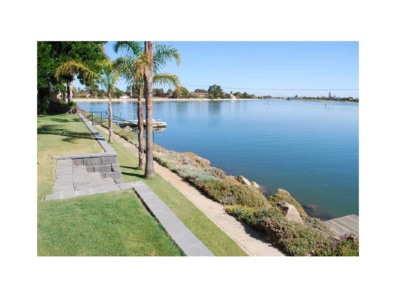 42 McDonald Grove, West Lakes SA 5021