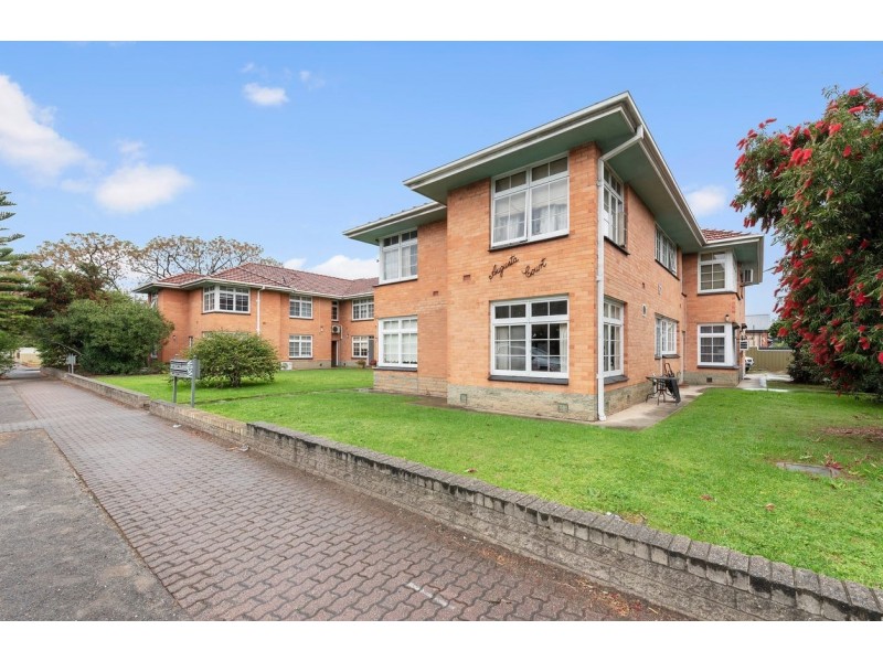 8/17 Brighton Road, Glenelg SA 5045