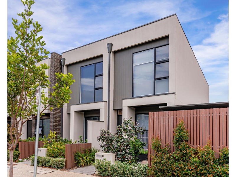 18 Troubridge Drive, West Lakes SA 5021