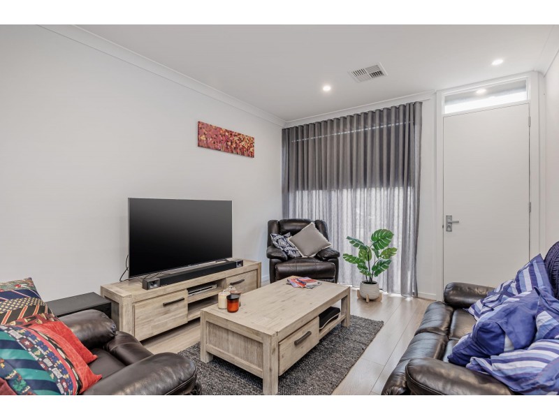 18 Troubridge Drive, West Lakes SA 5021