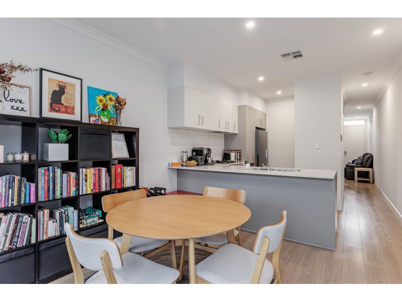 18 Troubridge Drive, West Lakes SA 5021