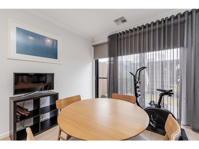 18 Troubridge Drive, West Lakes SA 5021