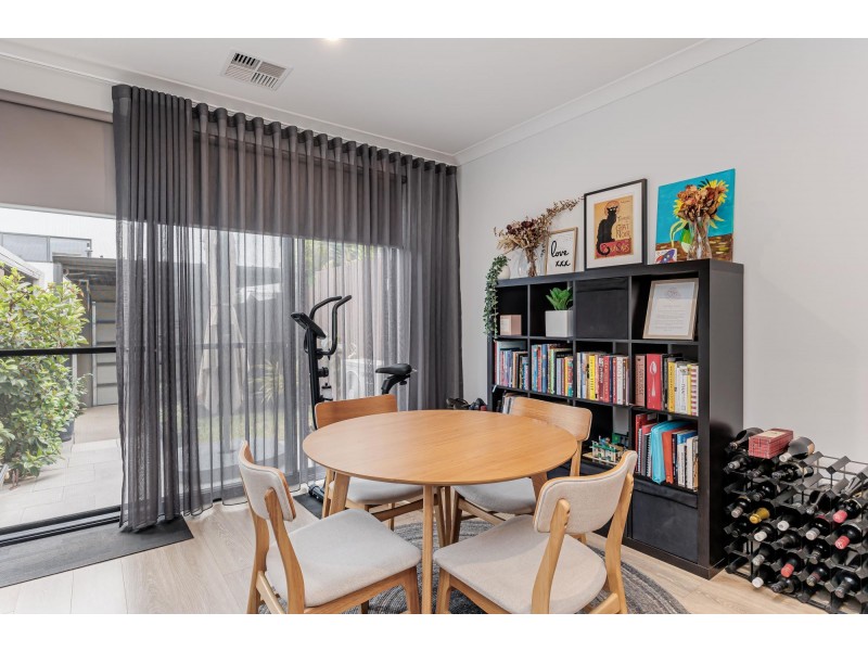 18 Troubridge Drive, West Lakes SA 5021