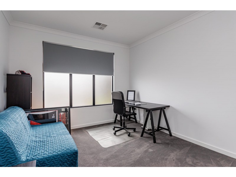 18 Troubridge Drive, West Lakes SA 5021